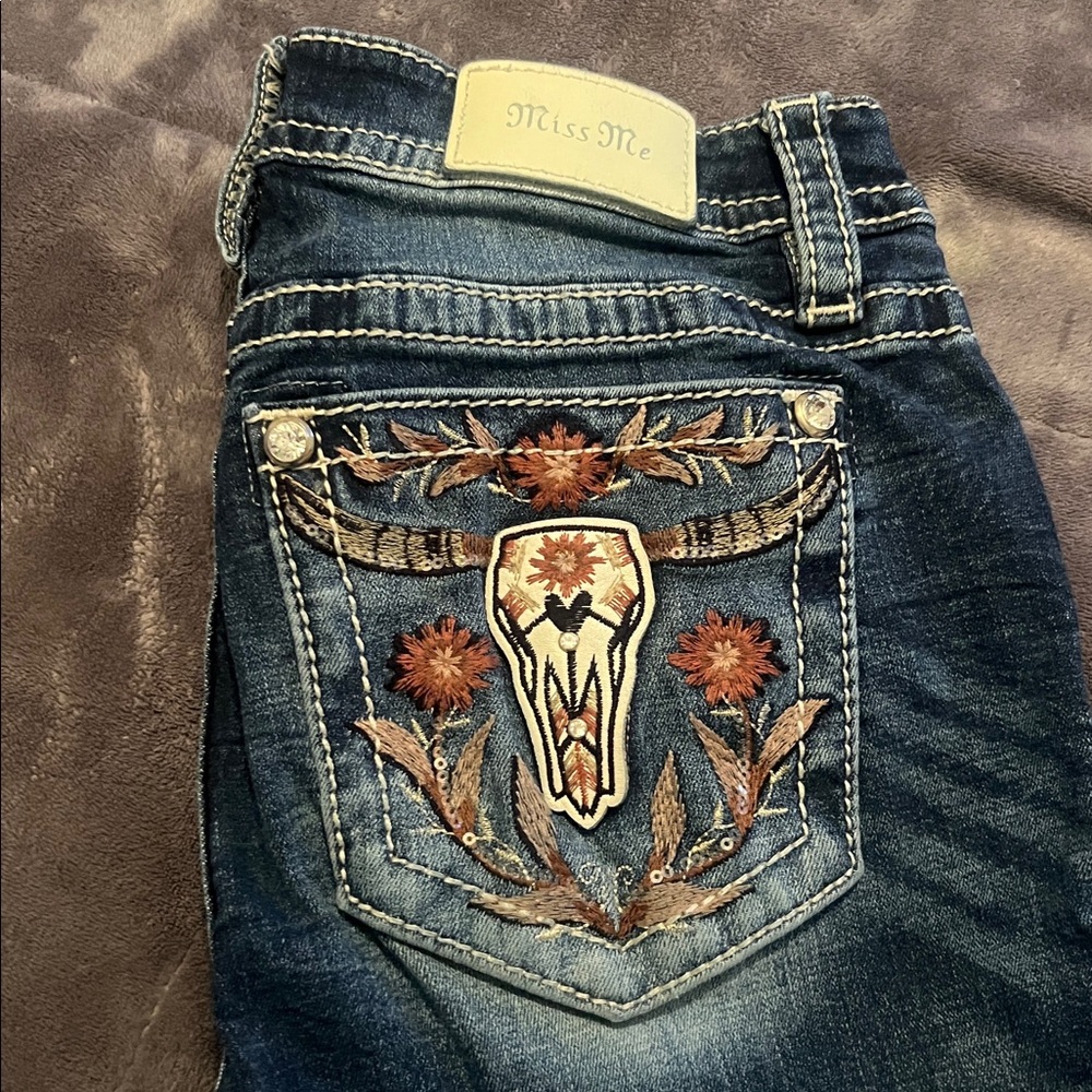 Miss Me Indigo Jeans with Floral Embroidery 28x32 - Picture 2 of 10